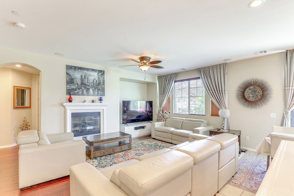 14 Mi to Old Town Temecula: Luxe Fallbrook Home!