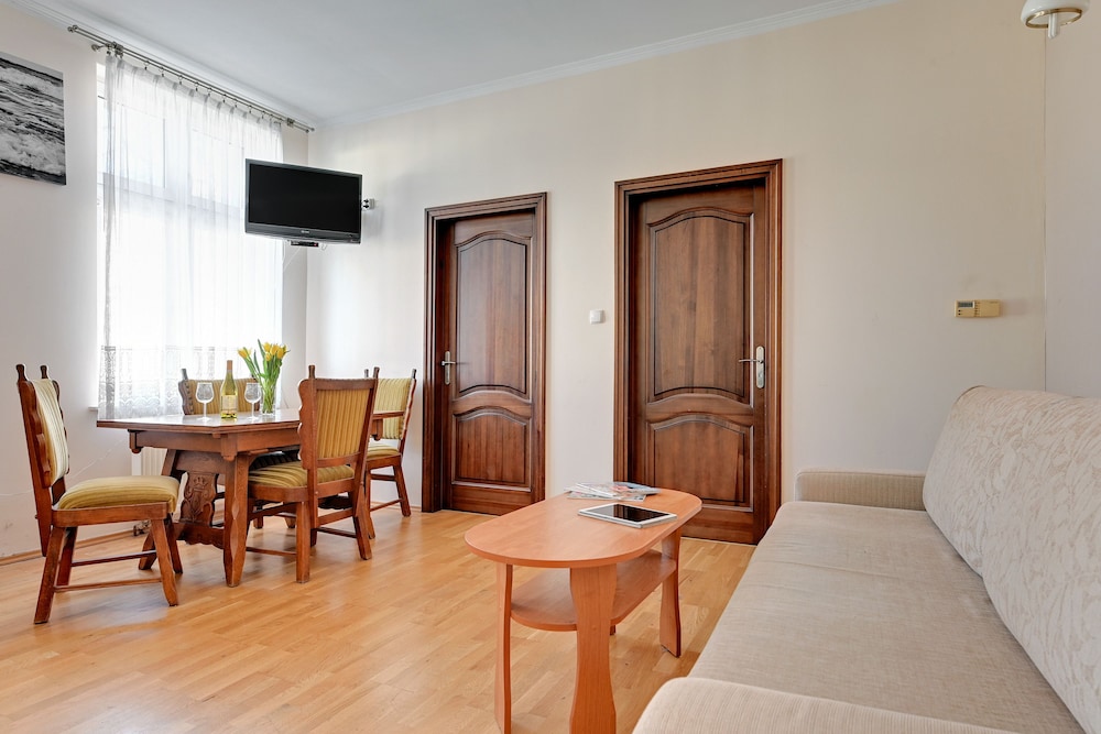 Apartments Happy Hours