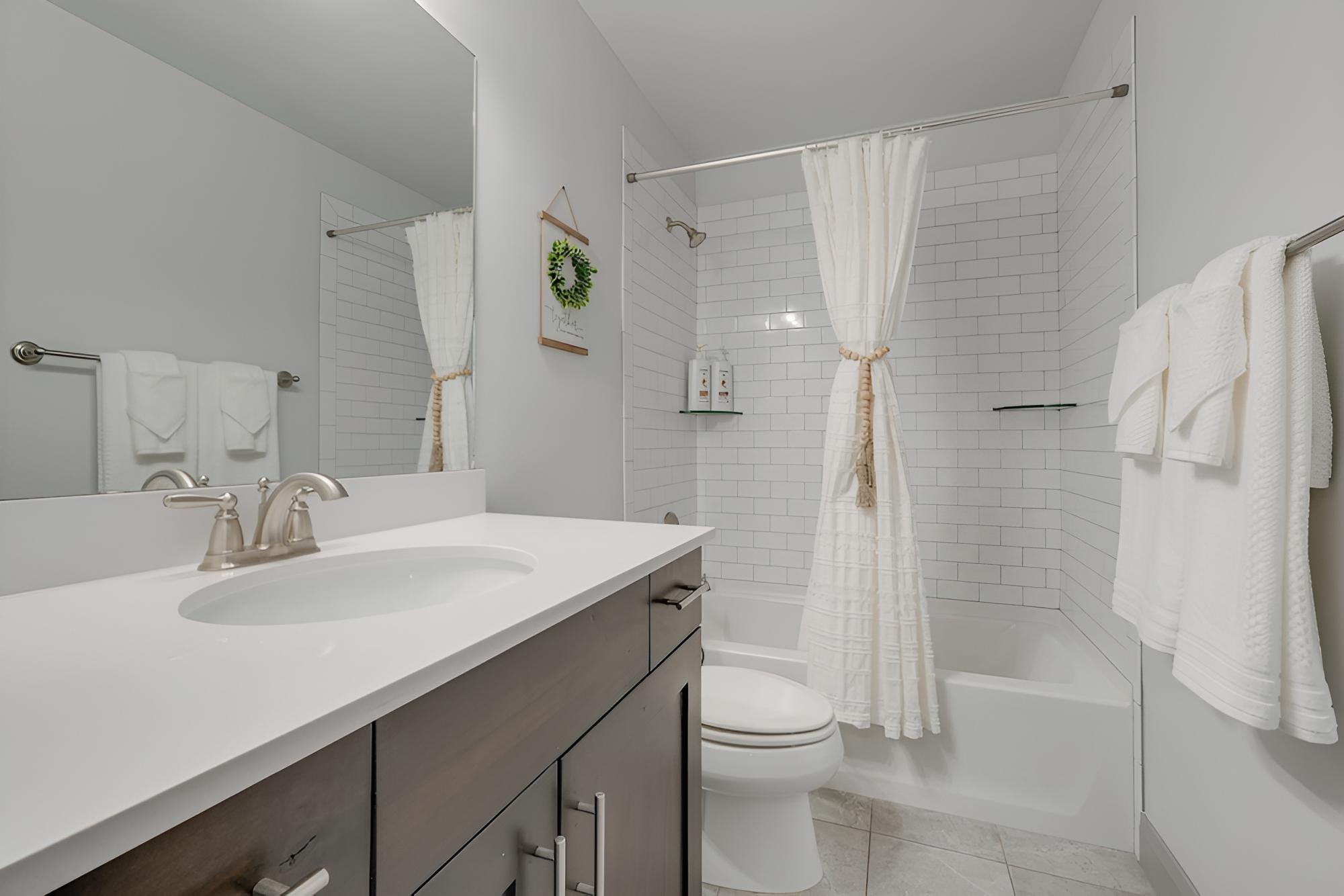 Washington Townhome w/ Views & Pool Access! view 4