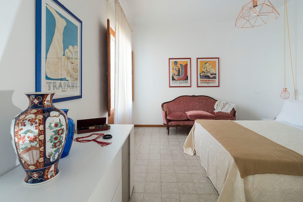 Villa in Trapani With Private Pool & Near Sea