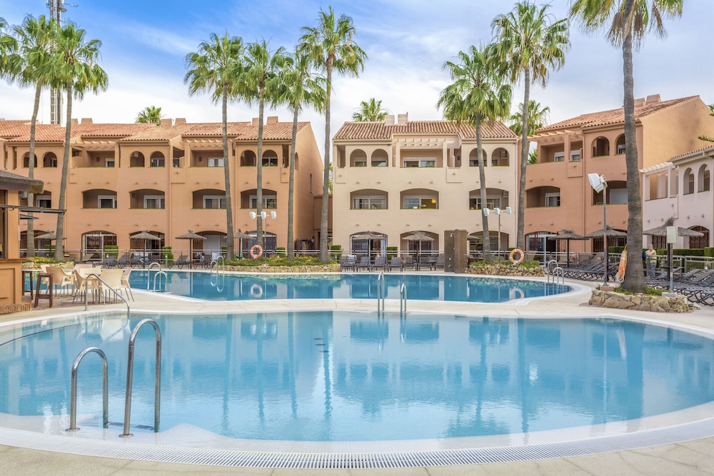 Hotel Los Amigos Beach Club - Image 1