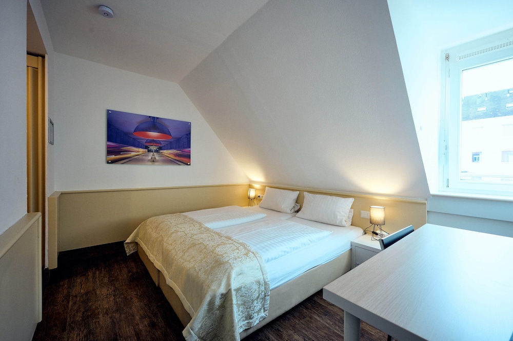 The 4 You Hostel & Hotel