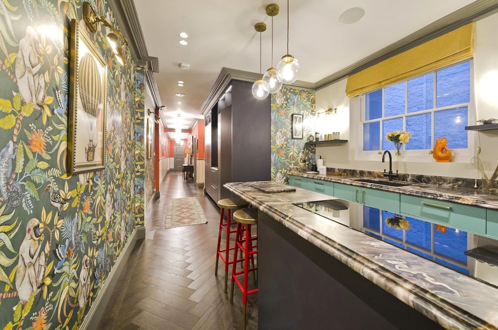 Designer Colourful 3 Bed Property Kensington