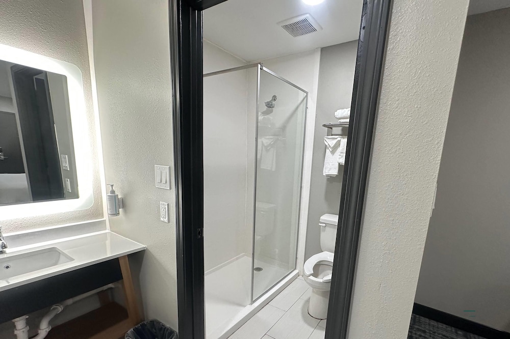 Super 8 BY Wyndham Lubbock Airport