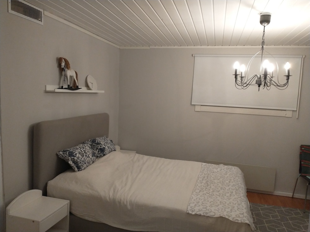 Beautiful 4 Bedroom Cottage With Wood Sauna view 4