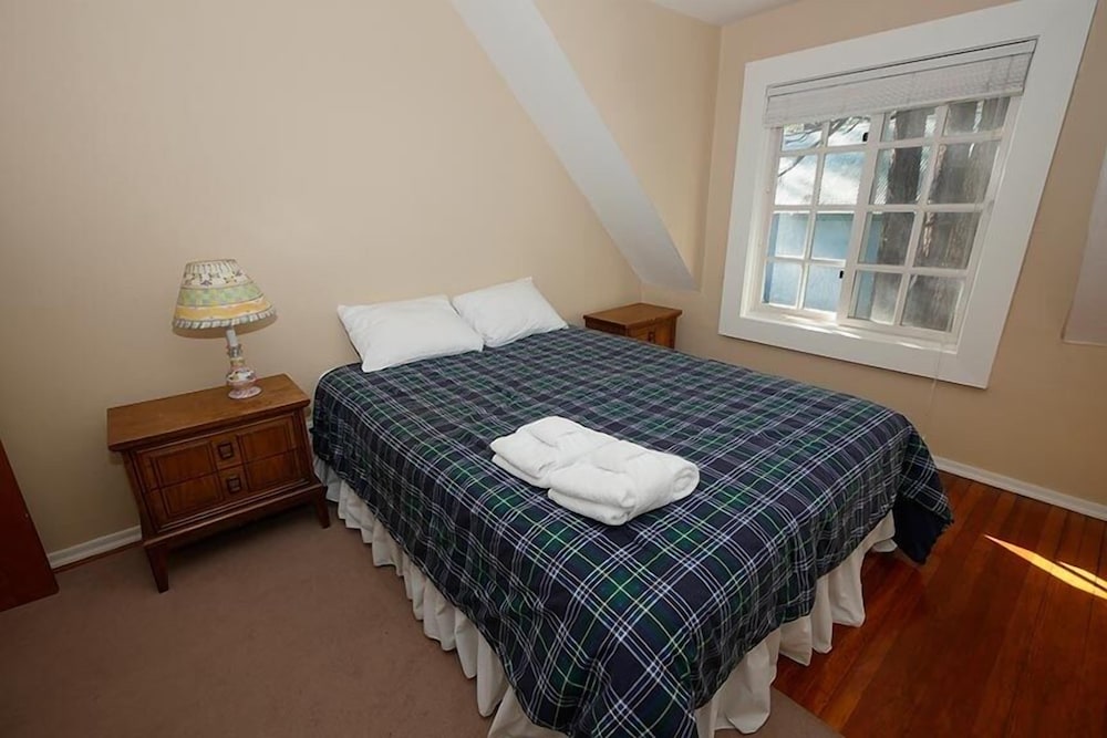 3664 Birch Avenue 5 Bedroom Cabin by RedAwning view 3