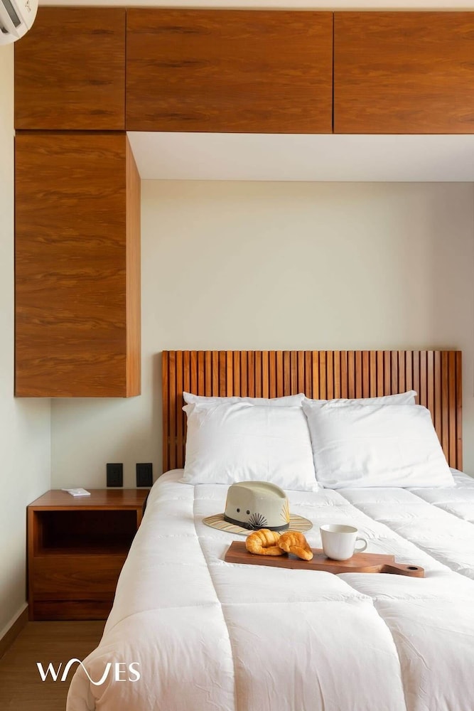 Luminous 2 BR With Roof Pool Close to Hotel Zone by Waves Management