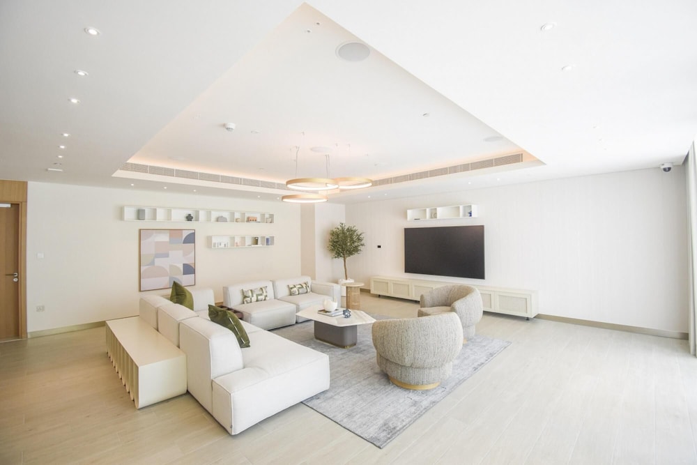 Luxury Sea View Living on Emaar Beachfront