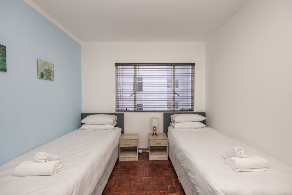 Centrally Located 2 Bedroom Apartment in Cape Town view 5