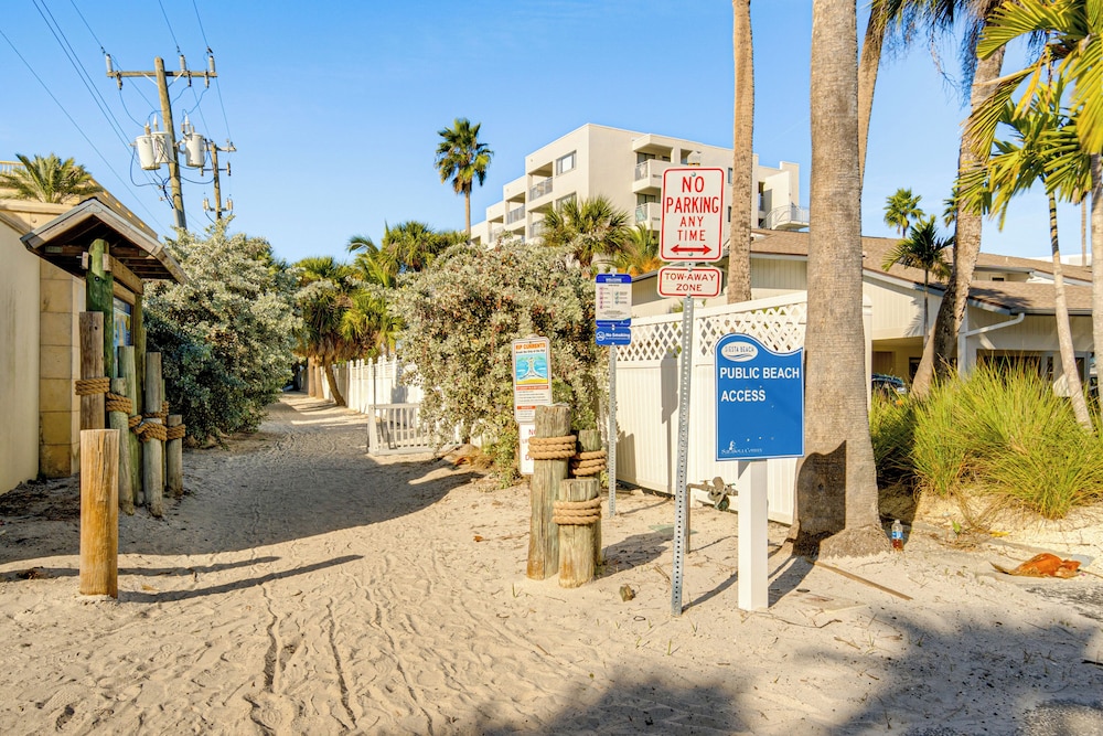 Unwind Poolside + Walk to Beach! Sarasota Retreat