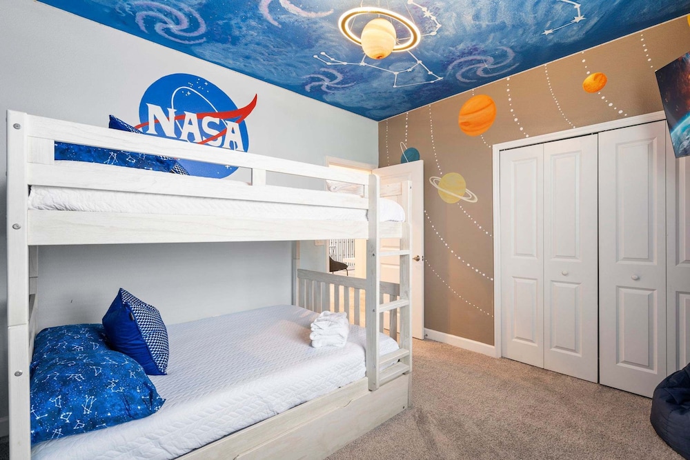 Chic Spacious 5BR Retreat Near Disney