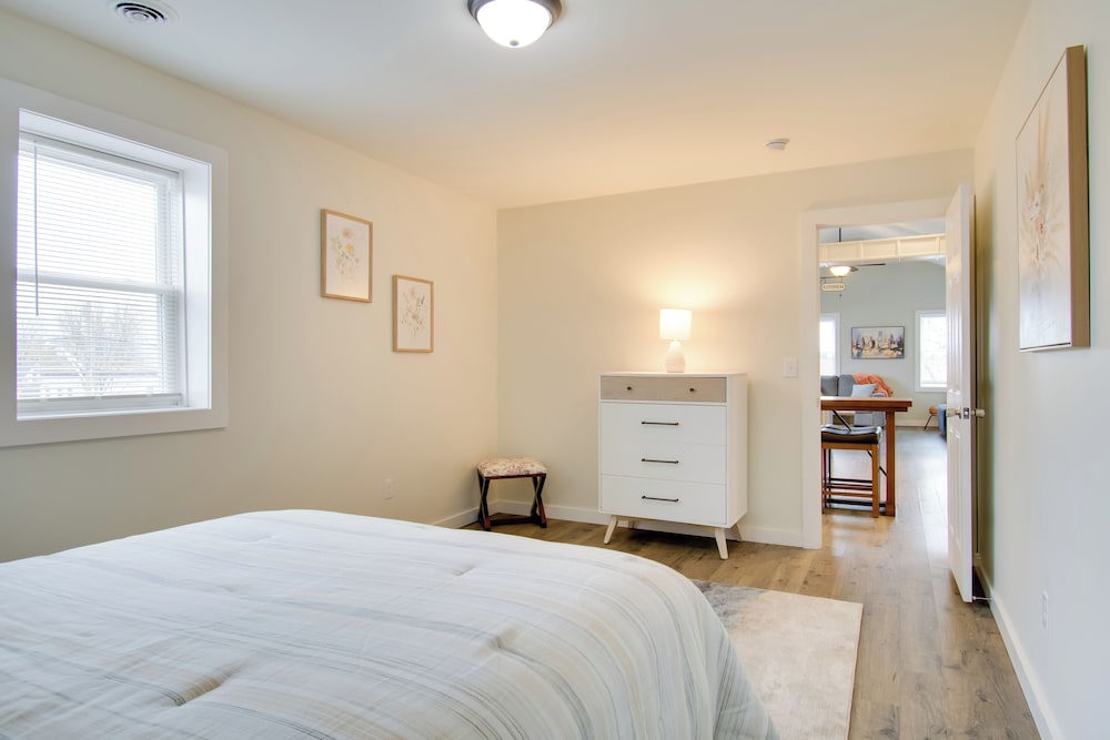 < 1 Mi to Lake Ontario: Oswego Group Retreat