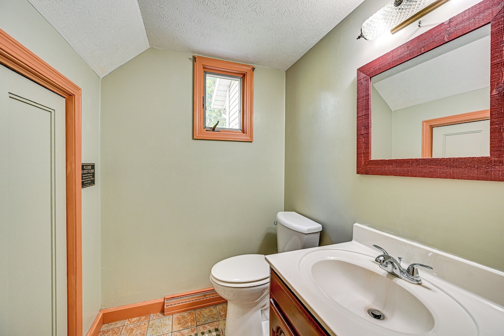 Rural & Private Dover Retreat: Close to Wineries!