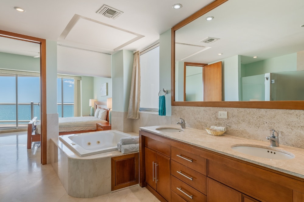Luna Blanca 0801-2BR by Kivoya