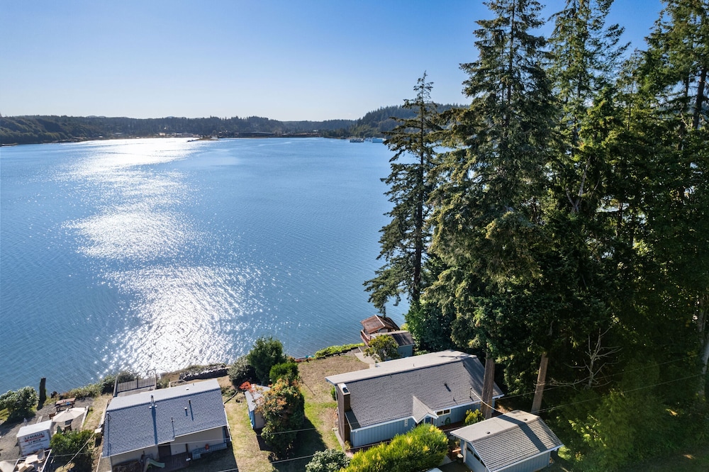 Captain s Retreat in Shelton