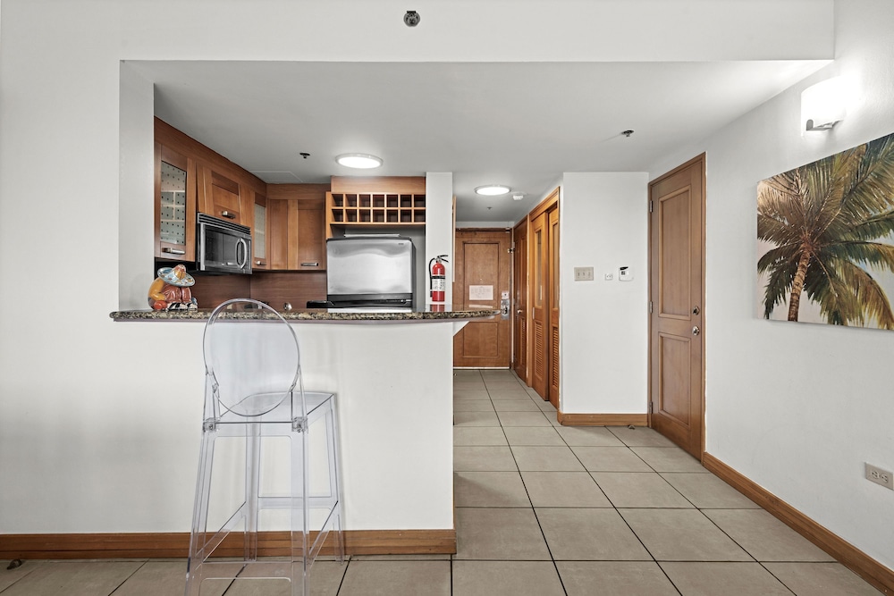 Oceanfront Loft Historic San Juan Terrace