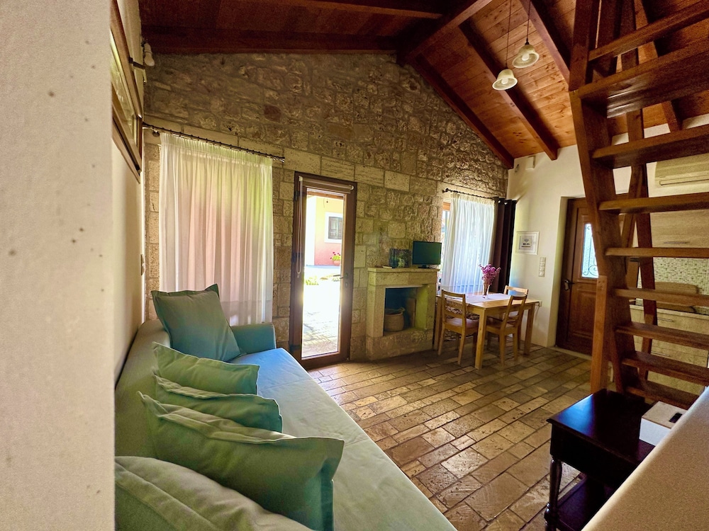 Genari Beach Apartments Garden View Retreat