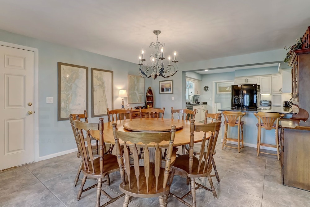 Fernandina Beach Vacations - Dog Friendly Oceanfront Beach House by RedAwning - Property Image 35