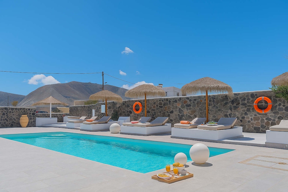 Golden Sunrise Suites - Santorini Superior Suite photo 2