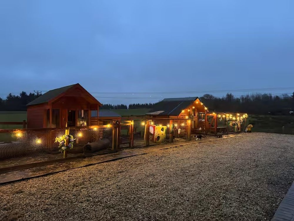 Shottskirk 5-bed Farmstay, Sleeps 13 With Hot Tub