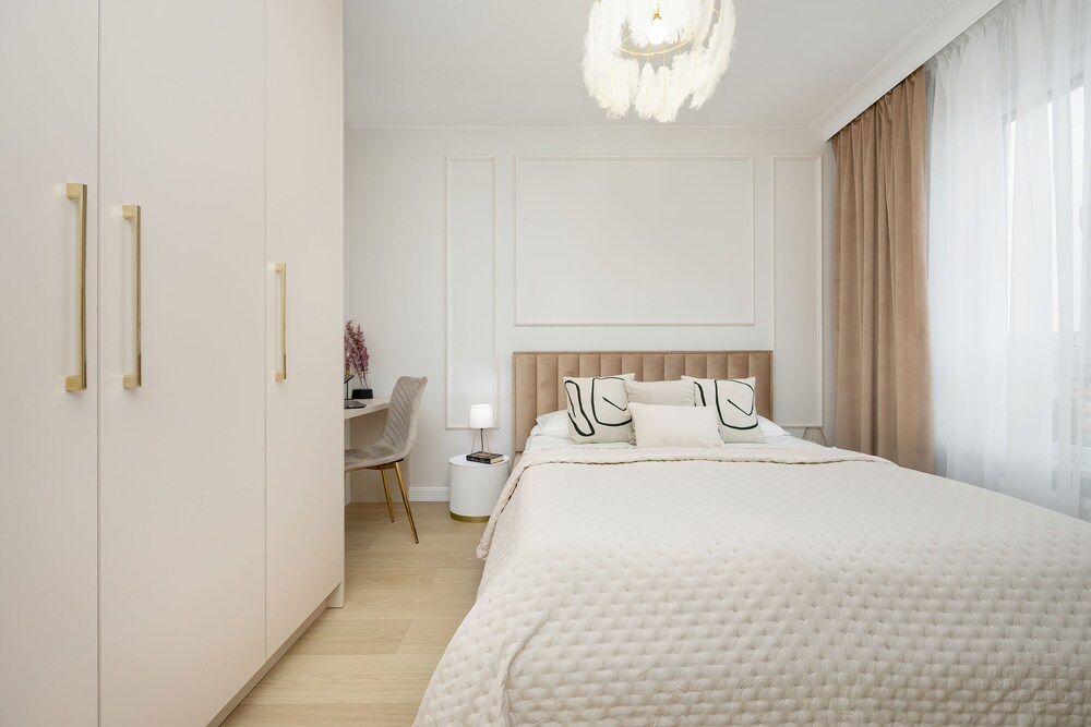 Stylish Apartment 7th Floor by Renters