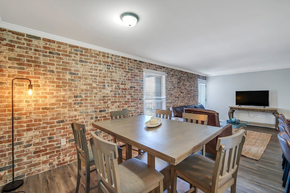 Statesboro Vacations - Eagle s Nest - Spacious Loft Downtown - Near GSU - Property Image 1