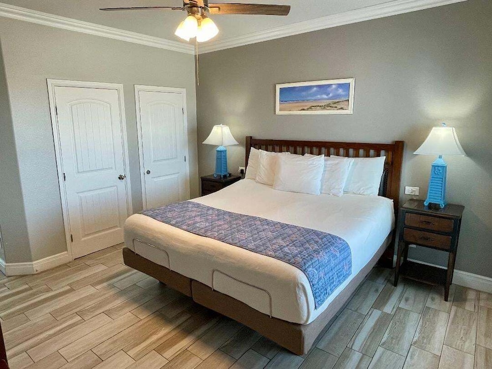 Beachgate Condo Suites And Hotel 341 2 Bedroom Condo