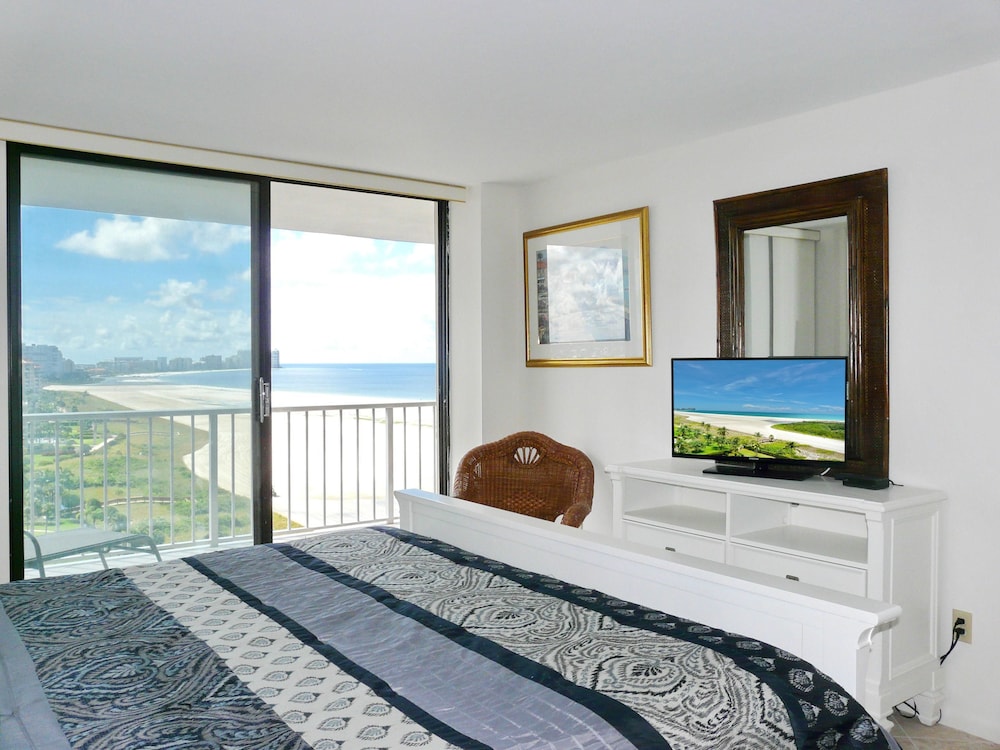 Sun-bright Beachfront Condo With Pool/tennis Courts view 3