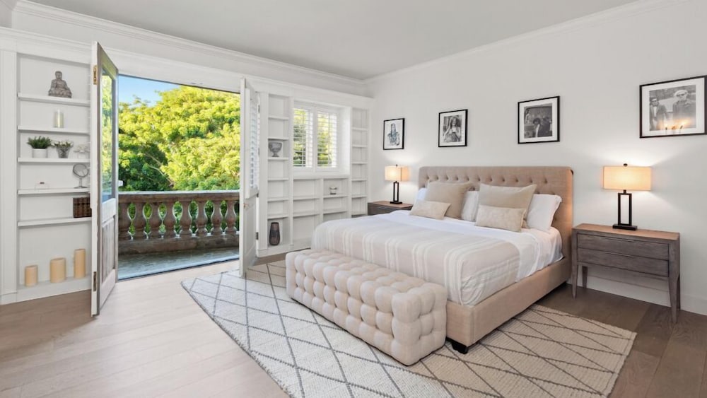 Carolwood - Modern Tuscan Villa With Rolling Lawns and Loggia in Holmby Hills - Image 4