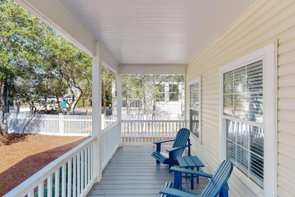 Rileys Retreat - 3BR 2BA Home With Private Pool and Gas Grill!