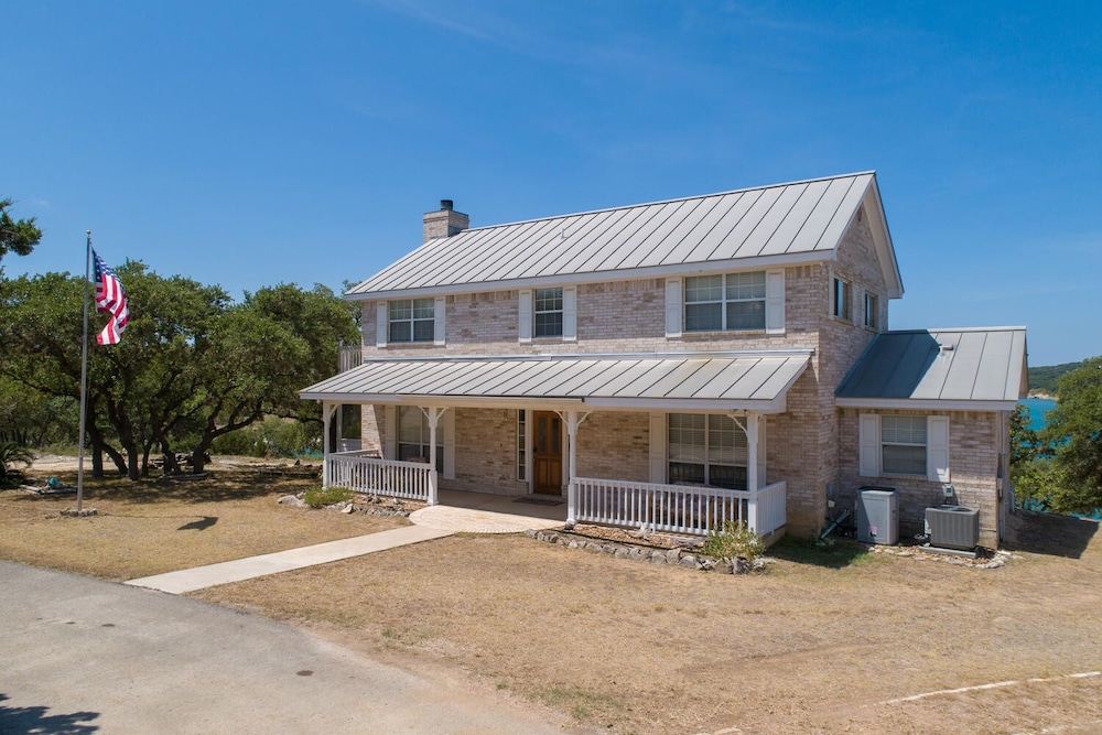 Tranquility By The Shore Cl1105b 4 Bedroom Home by RedAwning