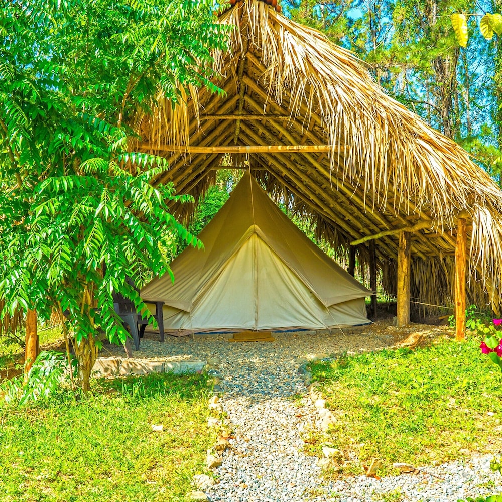 Villas del Lago Lake Resort & Campground