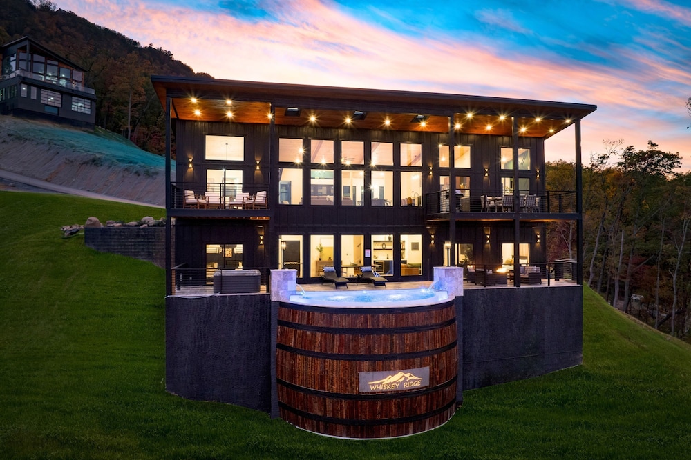 Whiskey Ridge - Avantstay Panoramic Views Infinity Pool Hot Tub Game Room