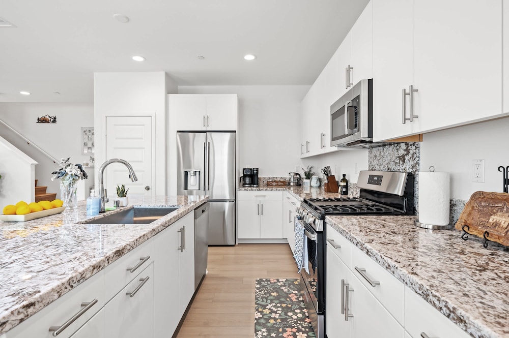 Spacious 5BR Getaway w Game Room Modern Comfort