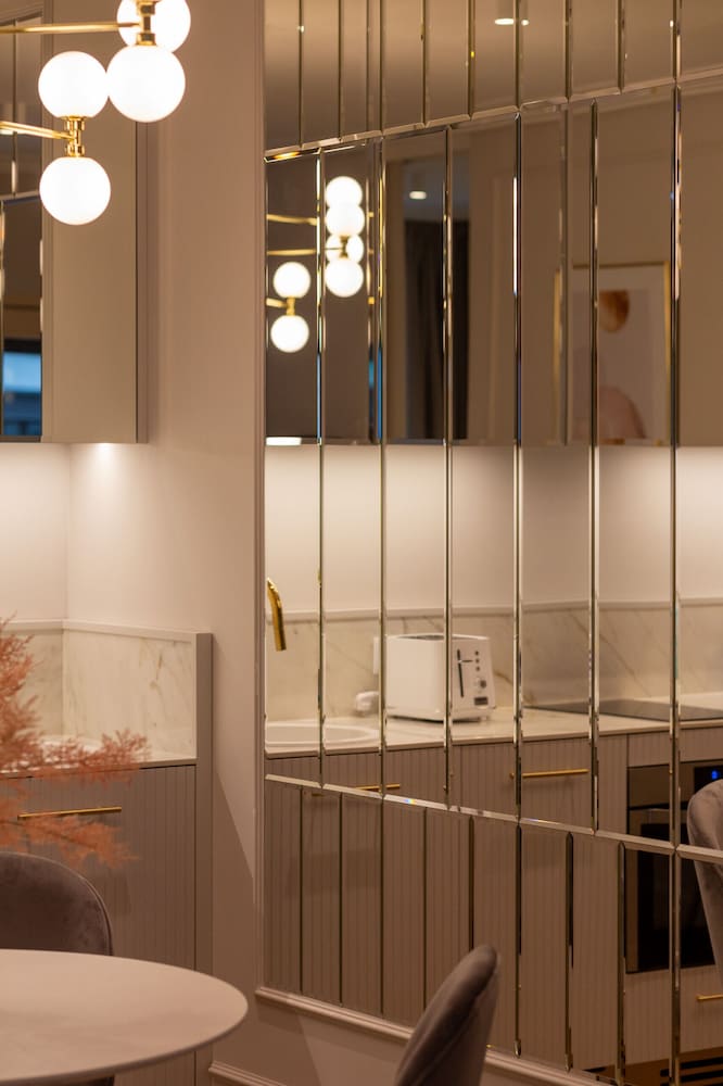 Mennica Morganit by Renters Prestige
