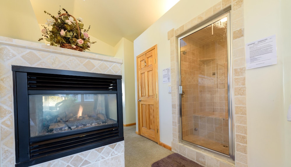 Lake Tahoe Vacations - Mv25: Waterfront Tahoe Keys Home -30 Days Minimum - Property Image 14