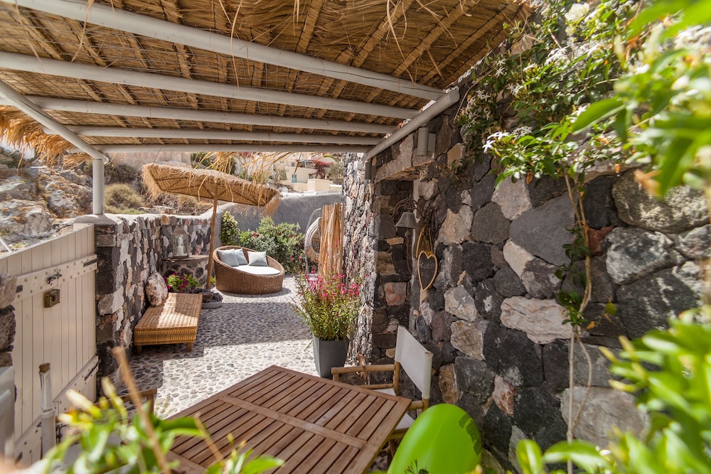 Rock Villas - Emporio | Pool, Jacuzzi, Castle View