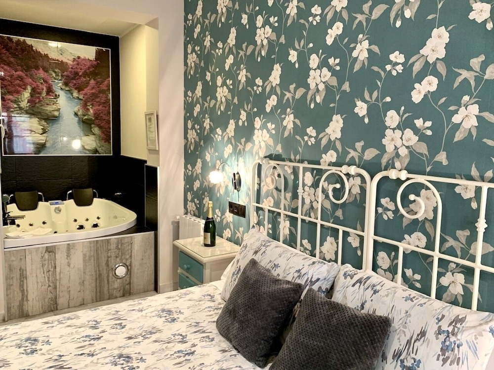 Akla Hotel Suites Santillana