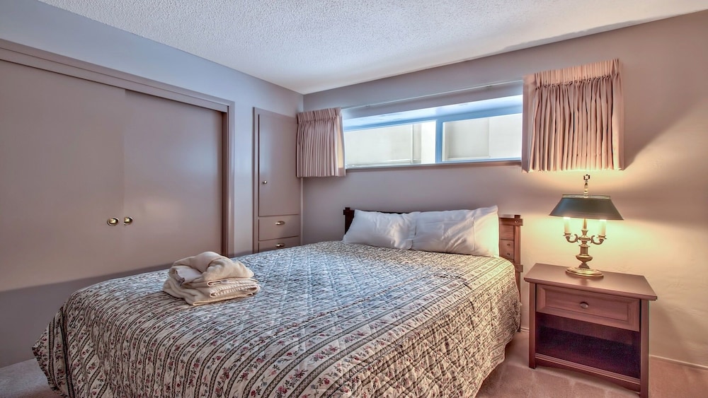 Altomare's Bavarian Ge 1148ha 3 Bedroom Condo