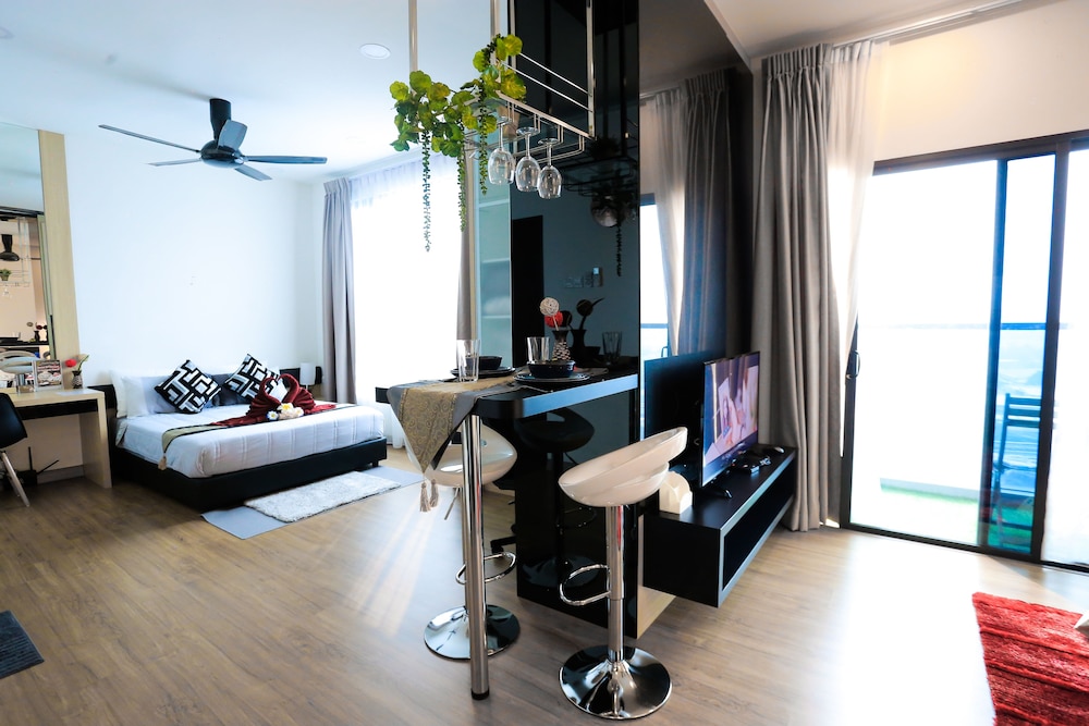 MLH Deluxe Studio Suites @ Landmark Residence photo 5