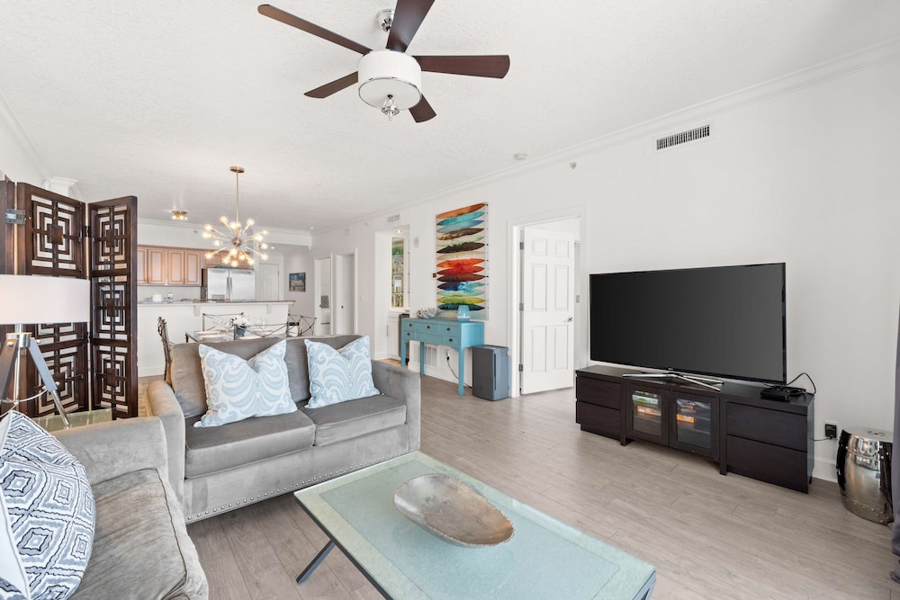 Twin Palms by Book That Condo
