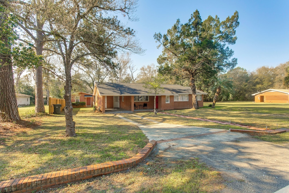 Near Shops & Eats: Home w/ Large Yard in Waycross!
