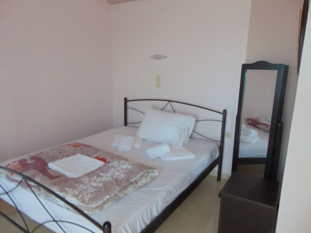 Comfy Beachfront Litinas Casa With Seaview