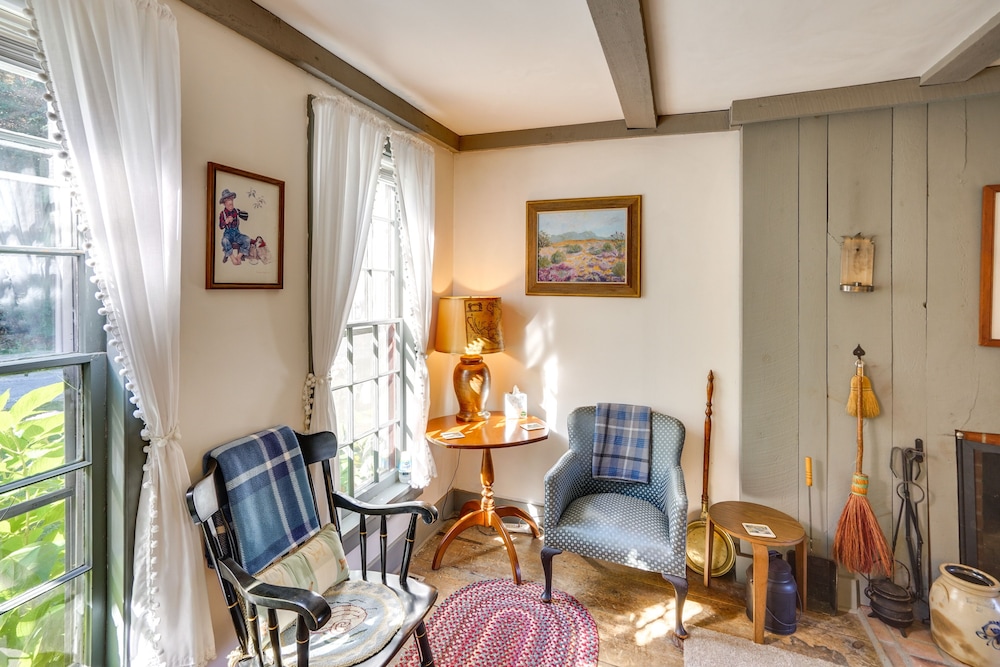 Tranquil 3 BR Stockbridge House w/ Private Deck!