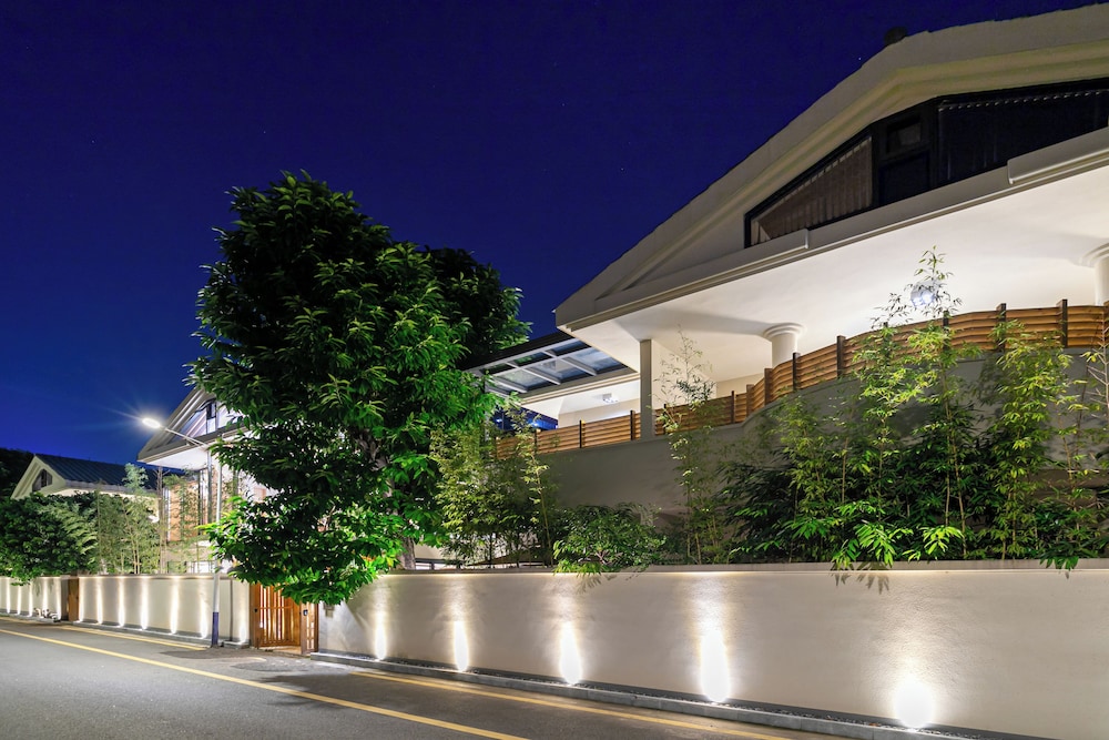 Flowing River Hot Spring Resort