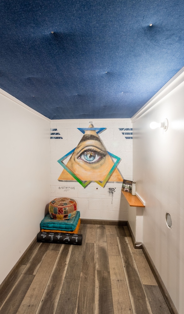 House of Trestles - Hostel