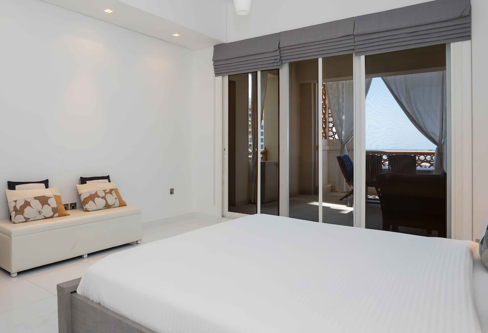 Spacious 2BR Marina Residence 4