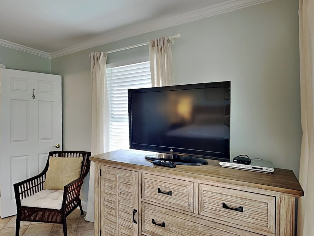 Serenity Cottage by Southern Vacation Rentals