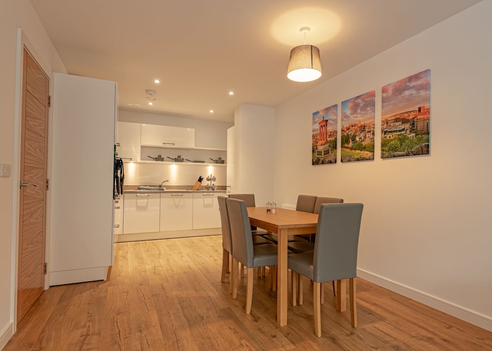Spacious Modern Apartment