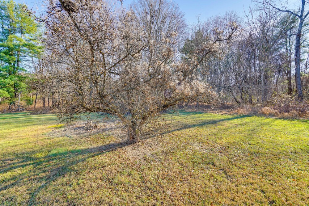 Quiet Country Living: Farmhouse Apt Near Hudson!